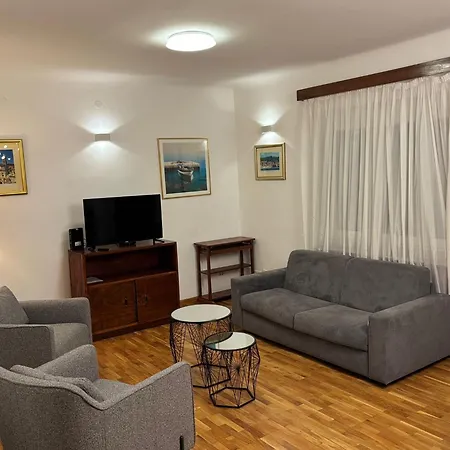Apartment Mina *