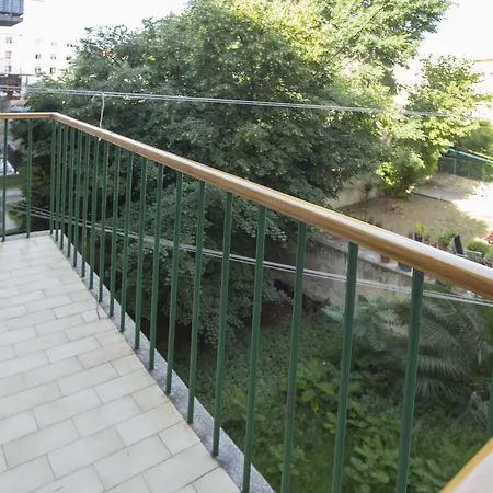 Mina Apartment Split